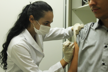 Empresas investem na vacinação contra H1N1